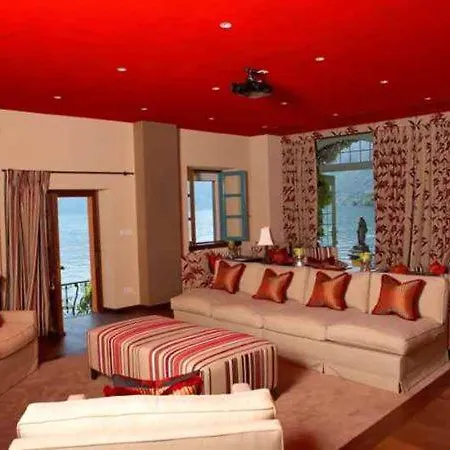 Sleeps 16 Pool Air Con