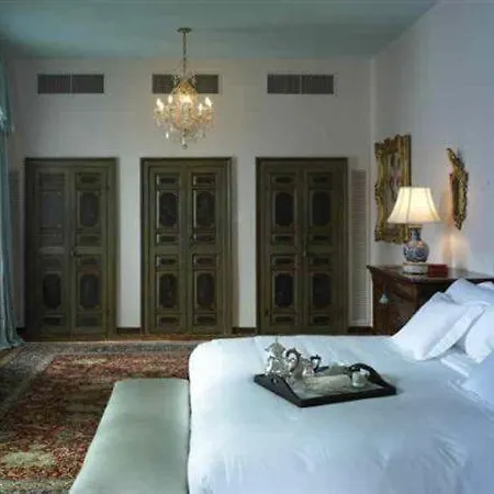 Sleeps 16 Pool Air Con * Lenno