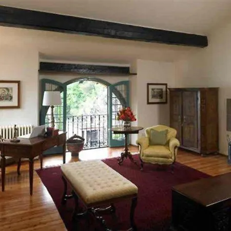 Sleeps 16 Pool Air Con