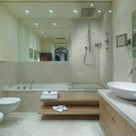 Sleeps 16 Pool Air Con * Lenno