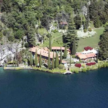 Sleeps 16 Pool Air Con Lenno