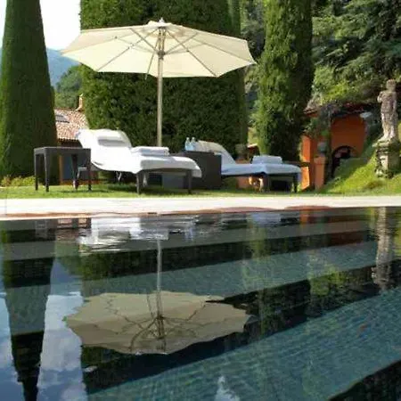 Sleeps 16 Pool Air Con
